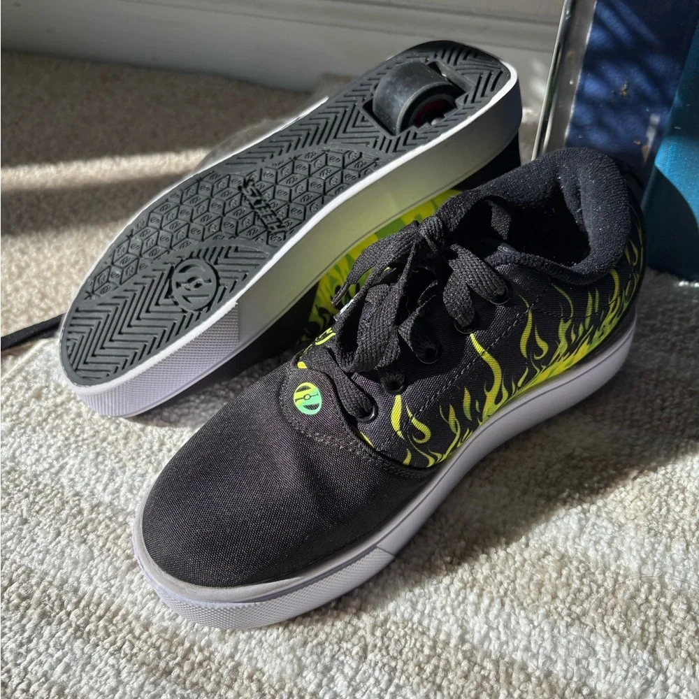 Heelys Black Shoes with Vibrant Green Flames with WHEELS Sz 5 - Picture 9 of 11